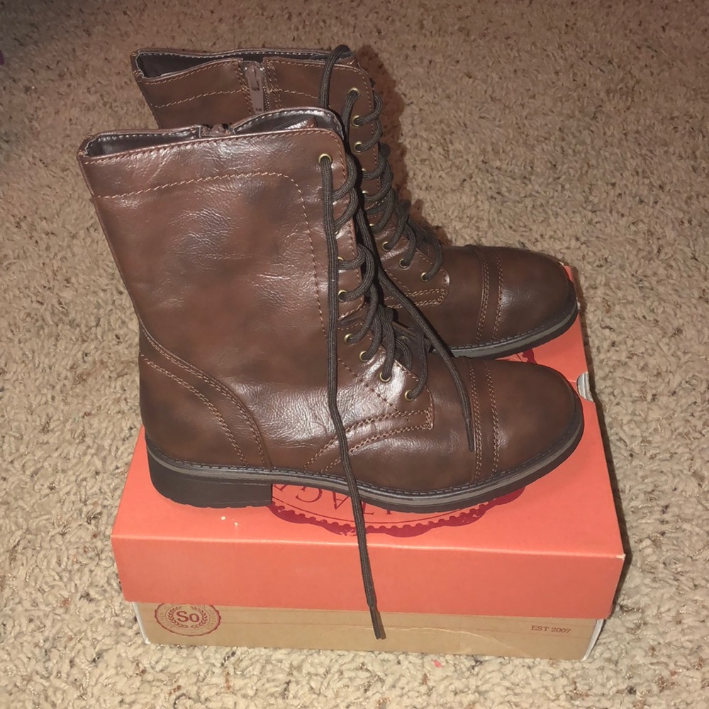 Brown SO combat boots NWT